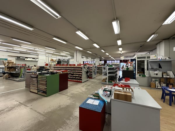 LOCAL COMMERCIAL DANS CENTRE ARTISANAL 10