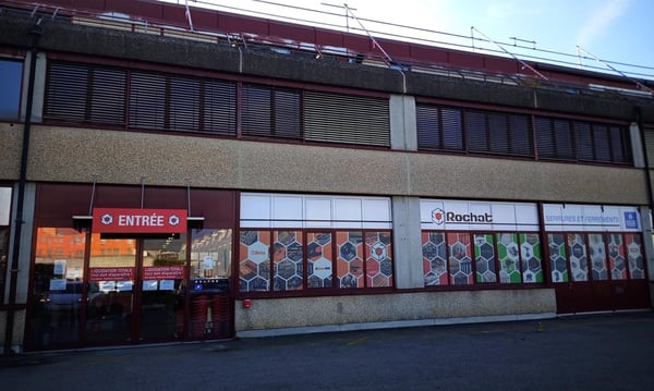 LOCAL COMMERCIAL DANS CENTRE ARTISANAL 2