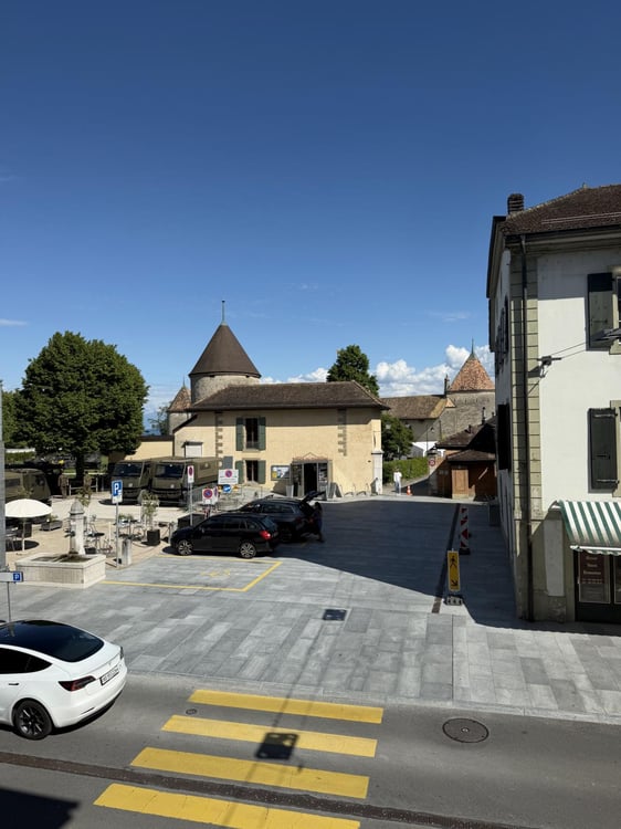STUDIO AU CENTRE DE ROLLE VUE CHATEAU 6