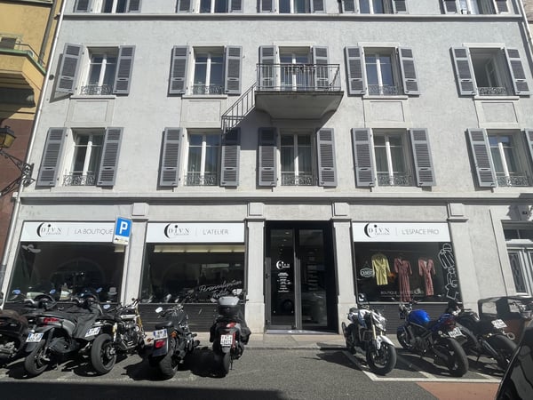 LOCAL COMMERCIAL DE 95 M2 AU COEUR DE NYON 6