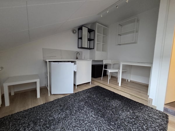 CHAMBRE LUMINEUSE AU BORD DU LAC 2