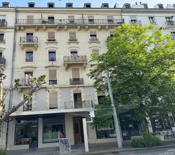 33 Bd. Carl-Vogt, magnifique arcade traversante de 150 m2 1