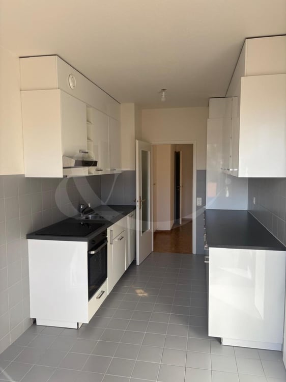 Route de Frontenex 110, Superbe appartement traversant de 5 pièces avec vue imprenable sur Genève et le lac. 3