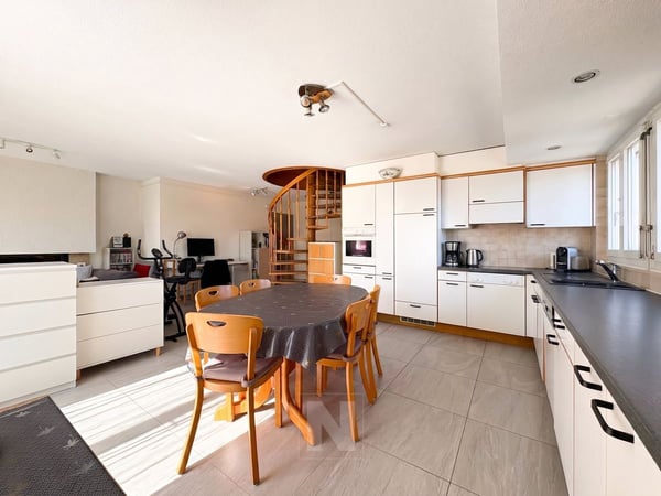 Appartement au centre ville, environ 124 m2, avec une très belle vue ! 10