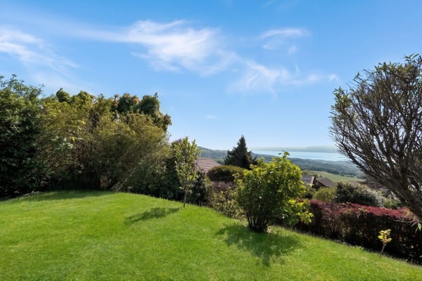 Charmante maison mitoyenne avec jardin et vue dégagée à Arzier-Le Muids 12