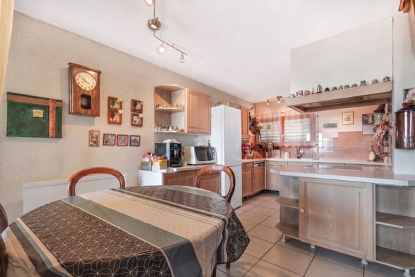 Charmante maison mitoyenne avec jardin et vue dégagée à Arzier-Le Muids 6