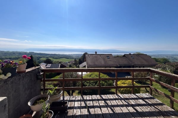 Maison mitoyenne à vendre de 4,5 pièces à Arzier-Le Muids - 131 m², jardin et vue dégagée 2