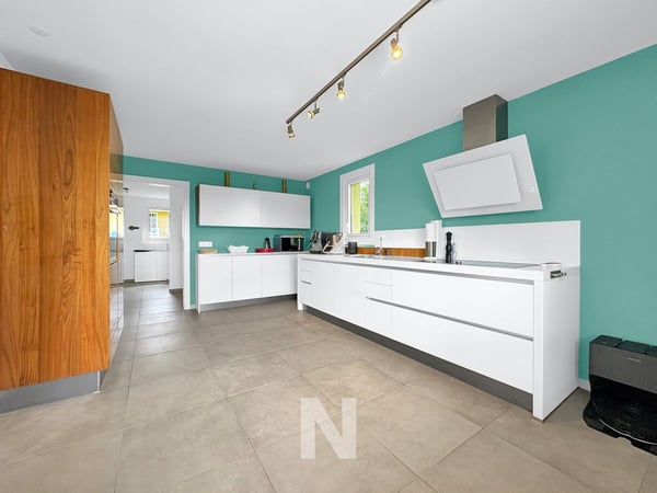 Maison individuelle de 6,5 pièces, d'environ 170m2 avec piscine 4