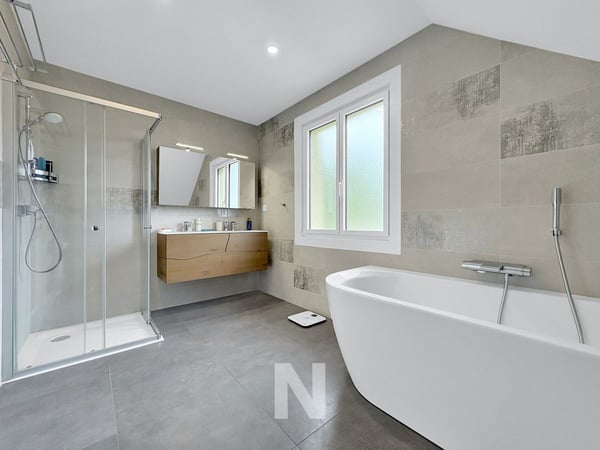 Maison individuelle de 6,5 pièces, d'environ 170m2 avec piscine 11