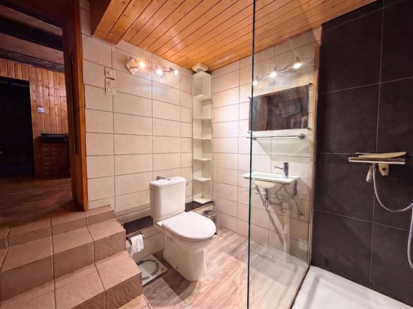 Maison à vendre à la Vallée de Joux de 6.5 pièces - 230 m², avec appartement de 2 pièces et grand jardin 8