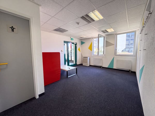 Local commercial à vendre à Crissier - 7,5 pièces de 179m2 avec un dépôts et des places de parking ! 4