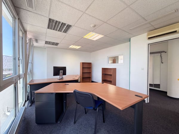 Local commercial à vendre à Crissier - 7,5 pièces de 179m2 avec un dépôts et des places de parking ! 7