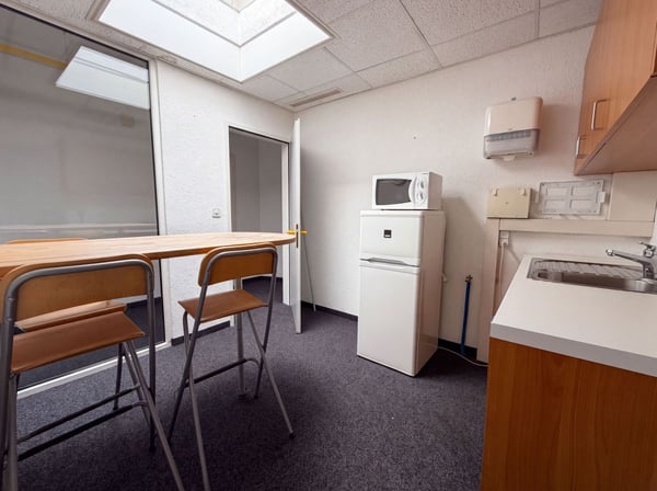 Local commercial à vendre à Crissier - 7,5 pièces de 179m2 avec un dépôts et des places de parking ! 11