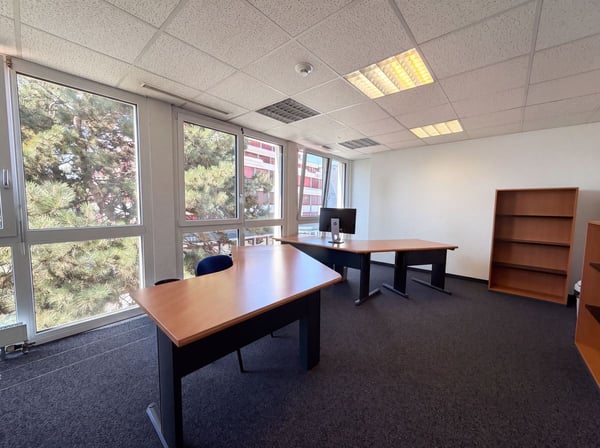 Local commercial à vendre à Crissier - 7,5 pièces de 179m2 avec un dépôts et des places de parking ! 9
