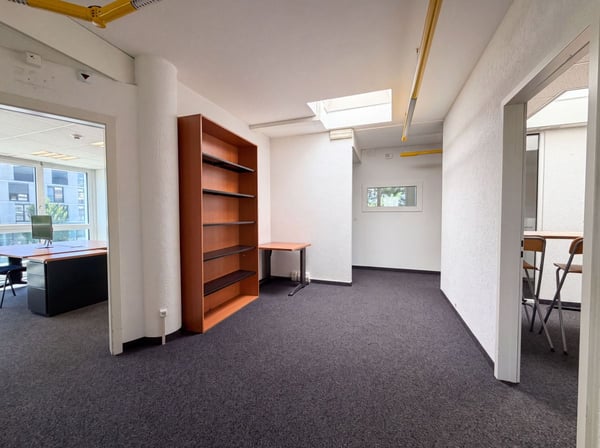 Local commercial à vendre à Crissier - 7,5 pièces de 179m2 avec un dépôts et des places de parking ! 9