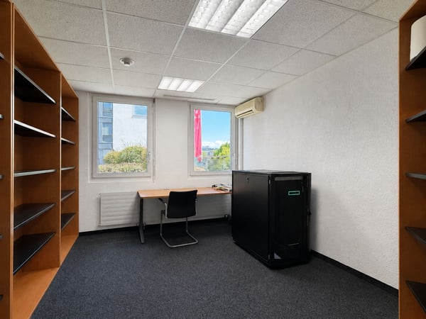 Local commercial à vendre à Crissier - 7,5 pièces de 179m2 avec un dépôts et des places de parking ! 7