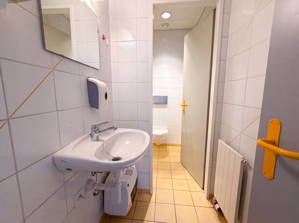 Local commercial à vendre à Crissier - 7,5 pièces de 179m2 avec un dépôts et des places de parking ! 13