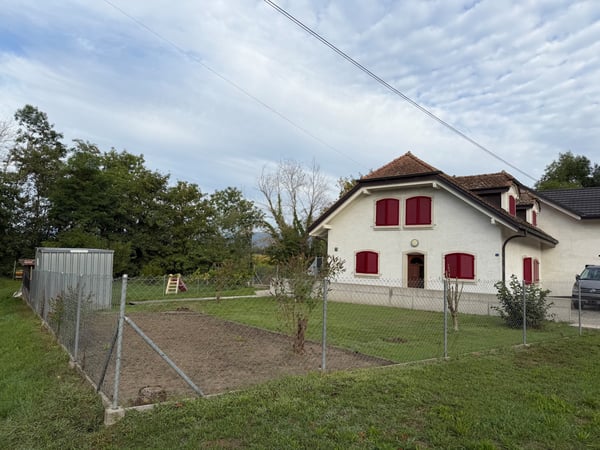 Villa mitoyenne avec jardin située à Yvonand dans quartier tranquille