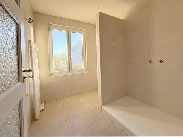 Bel appartement de 5.5 pièces situé à Pomy 13