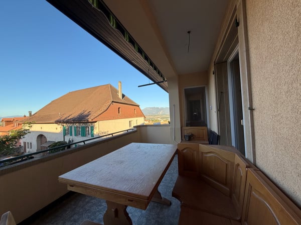 Bel appartement de 5.5 pièces situé à Pomy 9