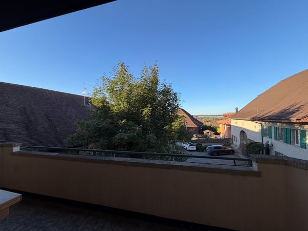 Bel appartement de 5.5 pièces situé à Pomy 10