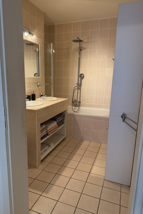 Bel appartement meublé de 3.5 pièces avec jardin 7