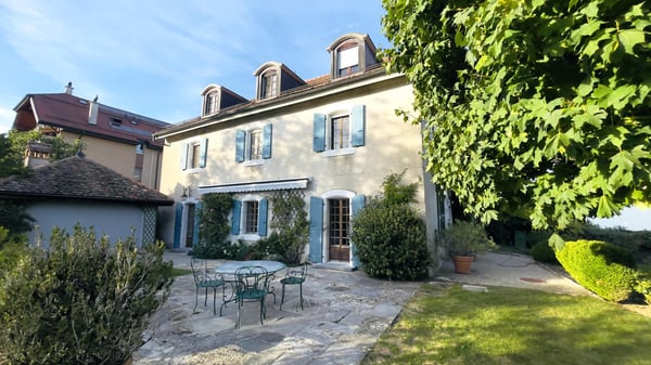 Magnifique propriété de 6,5 pièces dans un corps de ferme avec grand jardin privatif 1