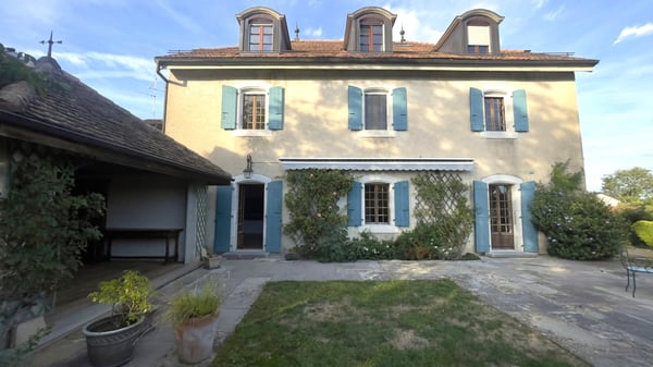 Magnifique propriété de 6,5 pièces dans un corps de ferme avec grand jardin privatif 3