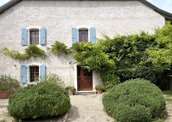 Magnifique appartement de 6.5 pièces dans maison de village, accès grand jardin privatif 2