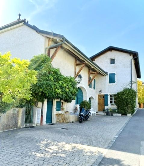 Magnifique propriété de 6,5 pièces dans un corps de ferme avec grand jardin privatif 2