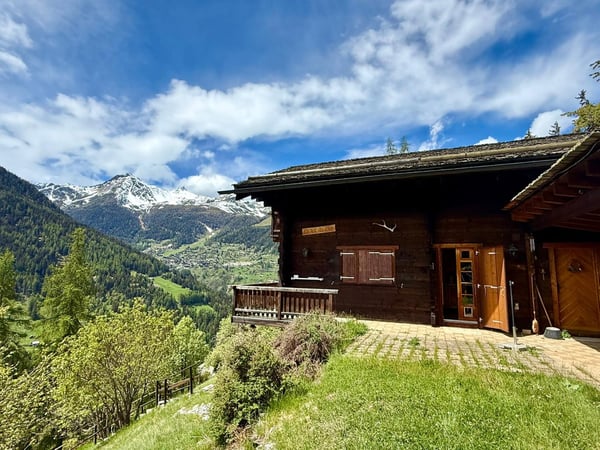 Chalet de 6.5 pièces avec vue panoramique sur les montagnes à Anniviers 1