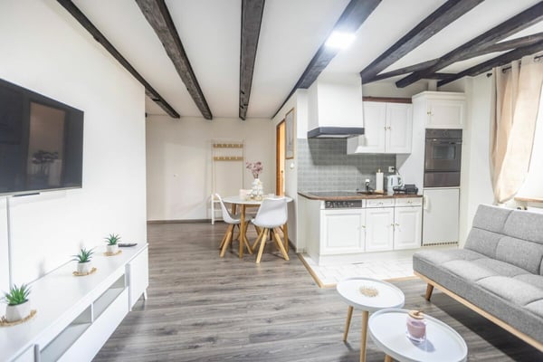 Opportunité hôtelière clé en main - La Chaux-de-Fonds, Capitale Culturelle 2027 1