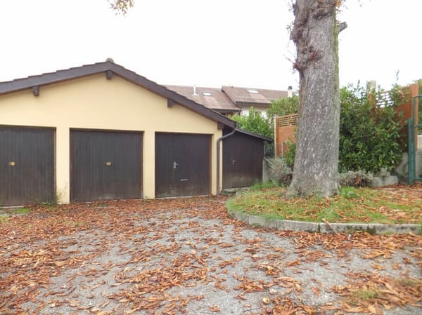 Grande villa individuelle avec 3 box . A saisir ! 9