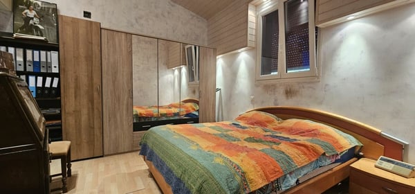 Grande villa individuelle avec 3 box . A saisir ! 8