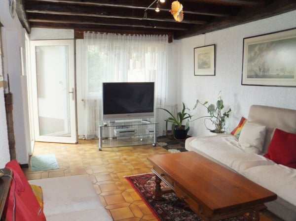 Grande villa individuelle avec 3 box . A saisir ! 5