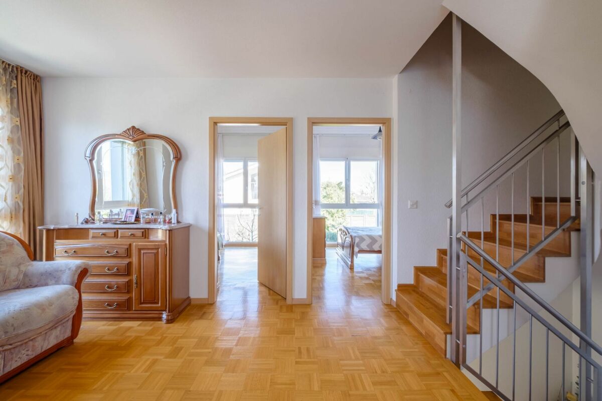 Villa d'angle lumineuse avec 300 m² de jardin et double garage
