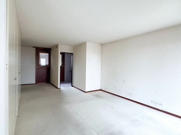 Triplex de 180 m2 à rénover à Nyon 10
