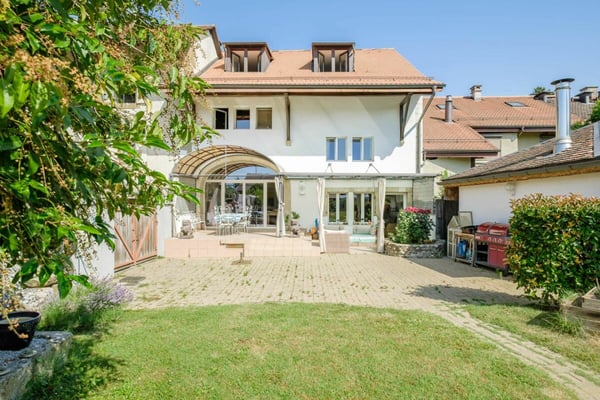 Maison avec beaucoup de charme au coeur de Laconnex