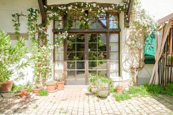Maison de village de caractère avec jardin arborisé