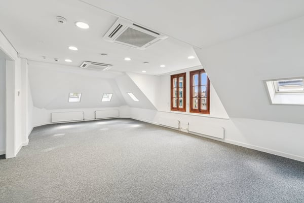 230 m2 - Surfaces de haut standing au cœur du quartier des banques 3