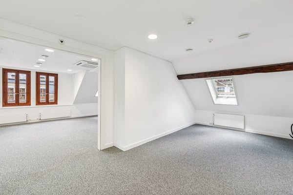 230 m2 - Surfaces de haut standing au cœur du quartier des banques 7