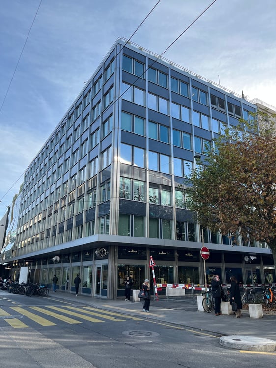 Magnifiques bureaux à la rue du Rhône avec vue dégagée sur la rade 2