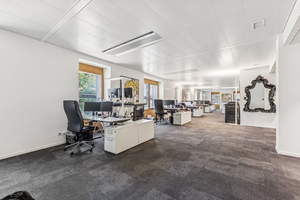 Bureaux aménagés de 465 m² – Rue du Mont-Blanc 7 2