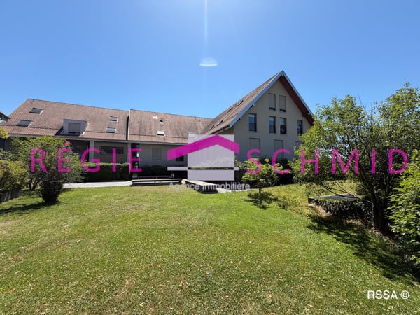 Appartement duplex en attique de 7,5 pièces à Eysins