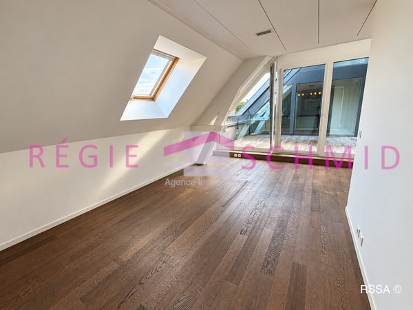 Appartement duplex en attique de 7,5 pièces à Eysins 9