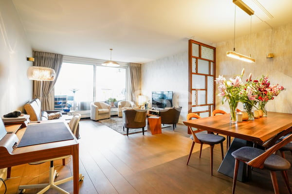 En Exclusivité : Bel appartement de 6 pièces en étage élevé 2