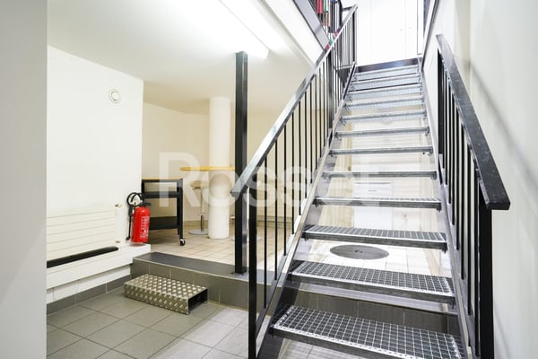 Arcade d'env. 80m² avec dépôt d'env. 30m² au sous-sol 6