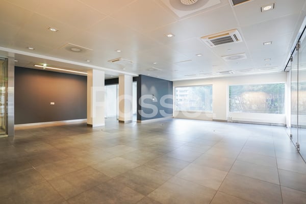 Arcade d'env. 153m² au rez-de-chaussée avec 121 m² au rez-inférieur 2