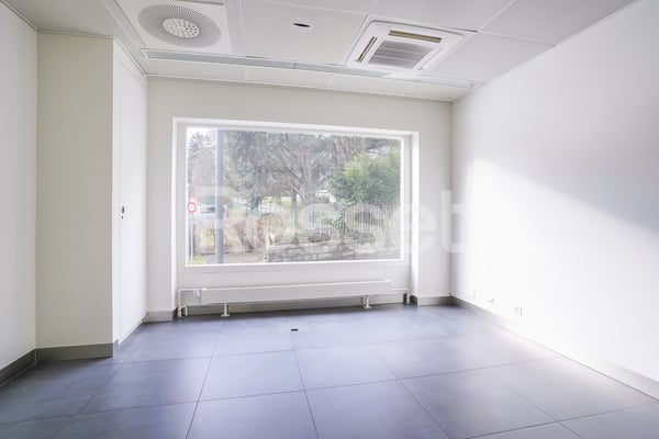 Arcade d'env. 153m² au rez-de-chaussée avec 121 m² au rez-inférieur 6