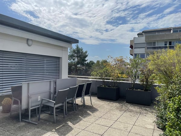 BEL ET GRAND APPARTEMENT EN ATTIQUE